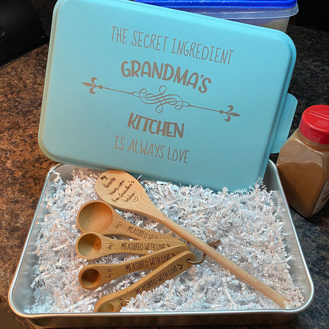 Grandma Baking Pan Set. Engraved Measured With Love Spoons. Grandmas Baking Treats Wooden Spoon. Gift for Mom.