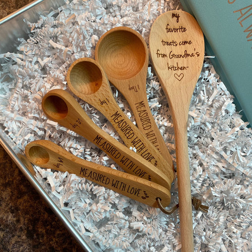 Grandma Baking Pan Set. Engraved Measured With Love Spoons. Grandmas Baking Treats Wooden Spoon. Gift for Mom.